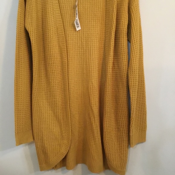 Long Mustard Sweater Size Medium - Picture 4 of 6